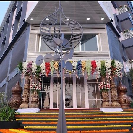 Atmosfera Bengaluru, India Aparthotel Bagian luar foto