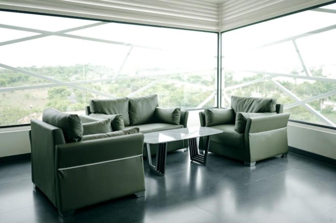 Atmosfera Bengaluru, India Aparthotel Bagian luar foto