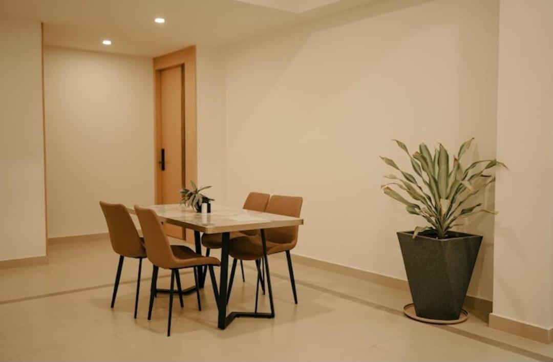 Atmosfera Bengaluru, India Aparthotel Bagian luar foto