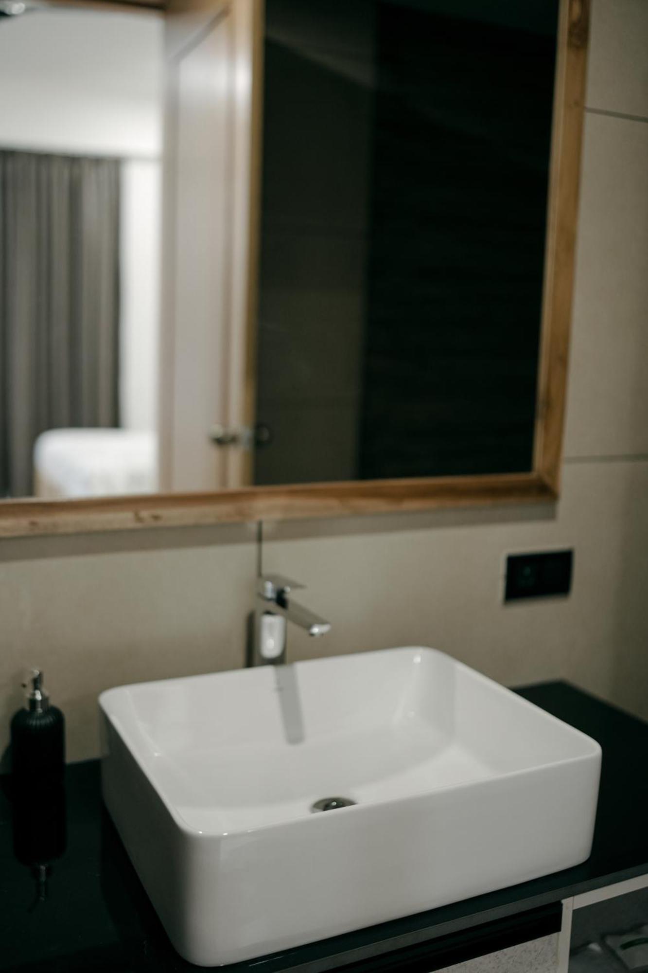 Atmosfera Bengaluru, India Aparthotel Bagian luar foto